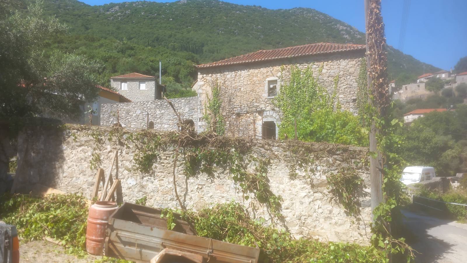 IMG-bfea6f33b05fdbed3c25b8dae5667ab2-V Milea (Messinia perfecture) | Stonehouse of 140m² | needs restoration
