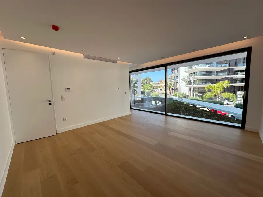 Voula (center) | 310m² GF duplex