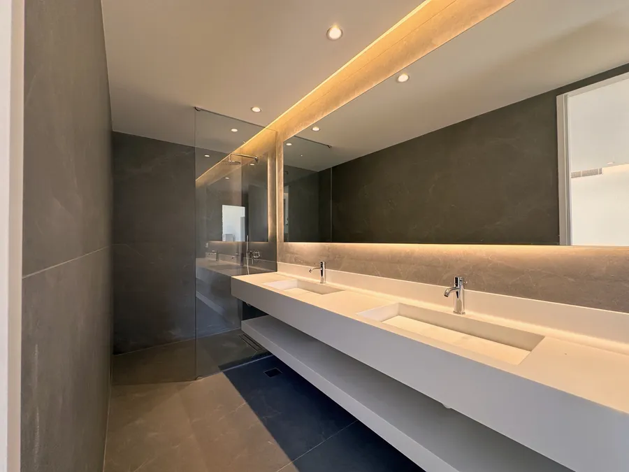 Voula (center) | 310m² GF duplex