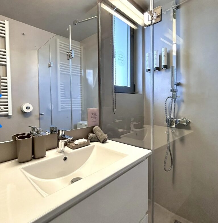 Glyfada (center) | 3 bedrooms apt, weekly or monthly rental