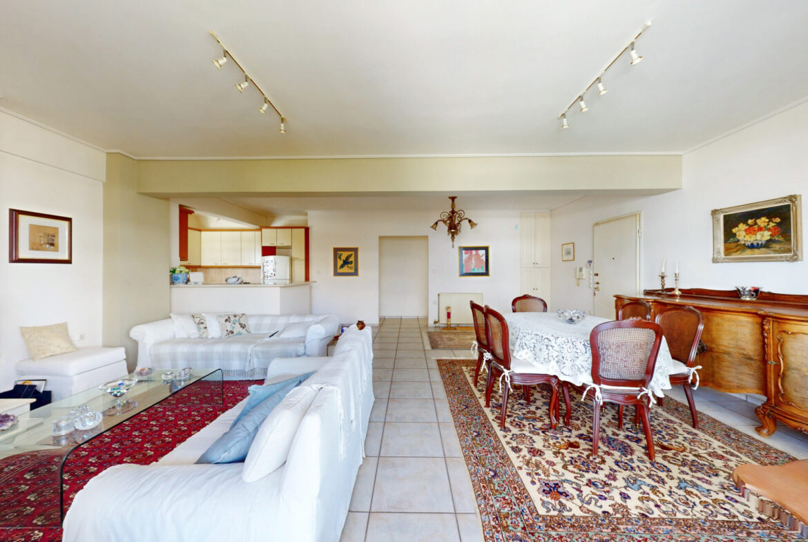 Voula, center | 119m² apartment a step from the center