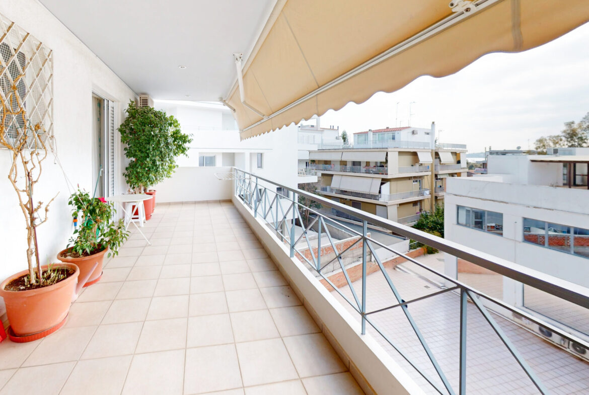 Voula, center | 119m² apartment a step from the center
