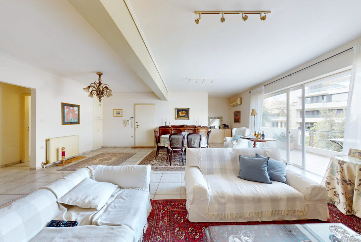 Voula, center | 119m² apartment a step from the center