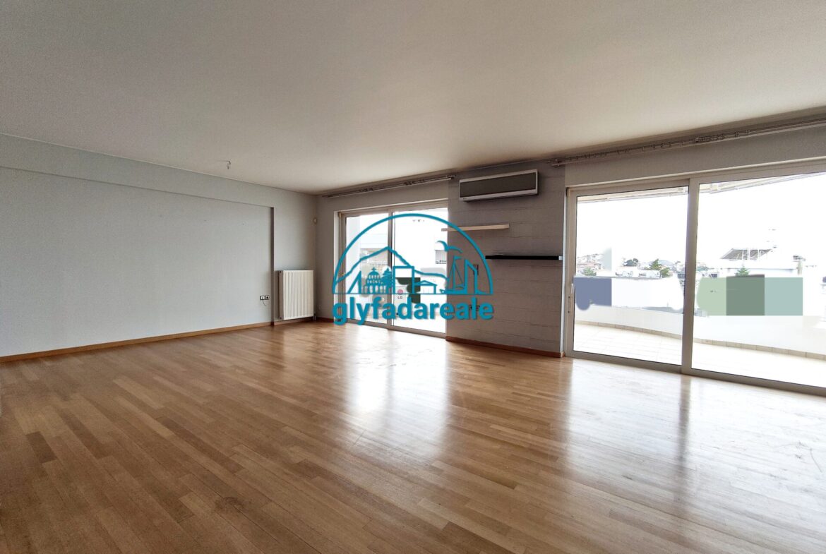 Voula, 135m² floor apartment with seaview