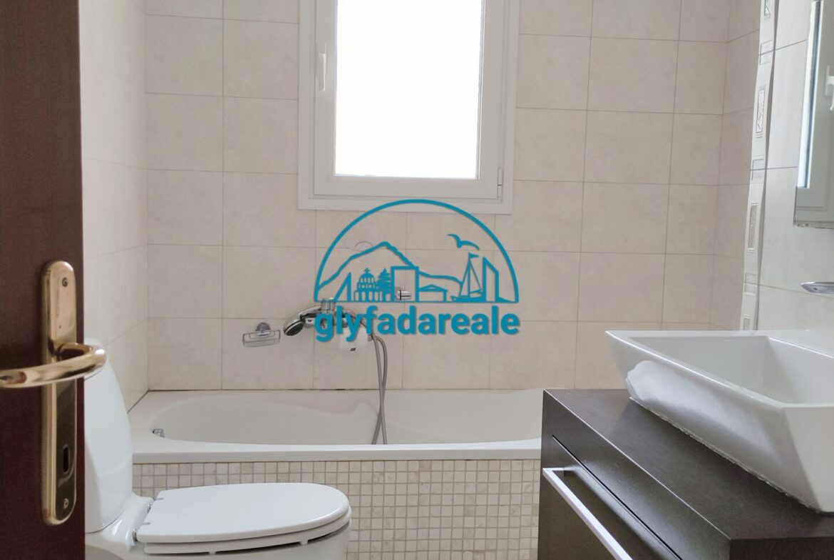 Voula, 135m² floor apartment with seaview