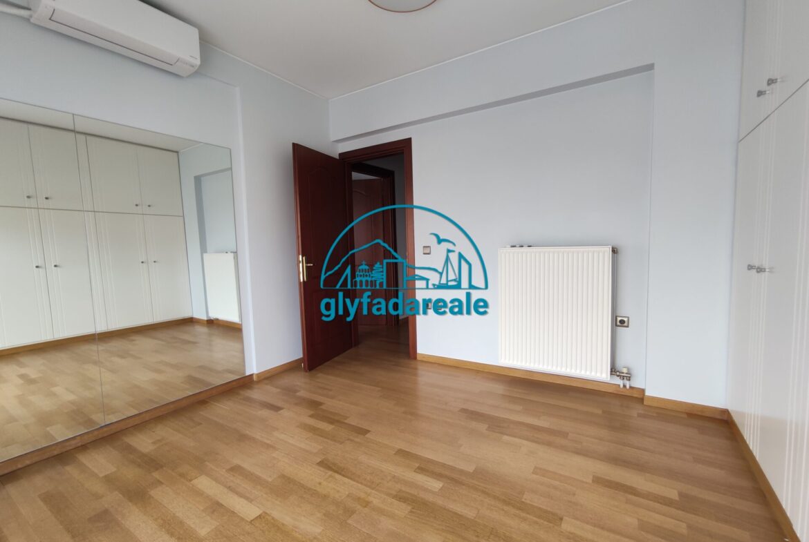 Voula, 135m² floor apartment with seaview