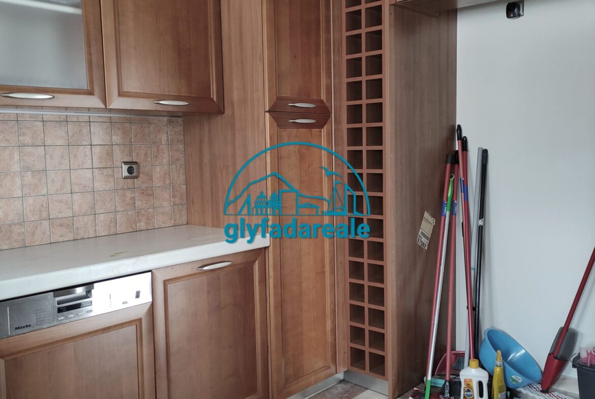 Voula, 135m² floor apartment with seaview