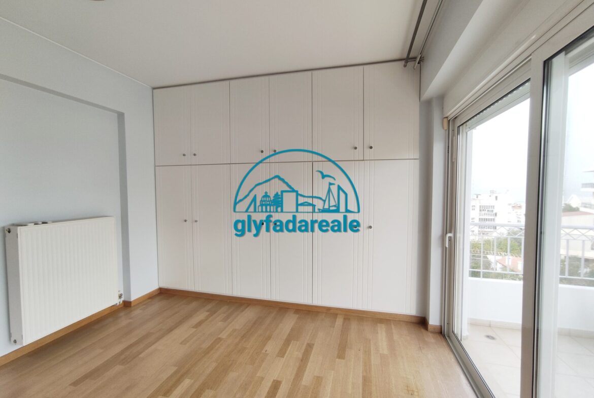 Voula, 135m² floor apartment with seaview