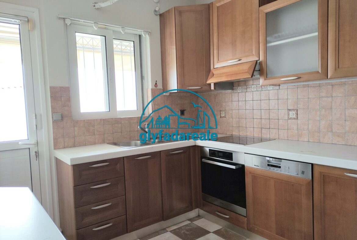 Voula, 135m² floor apartment with seaview
