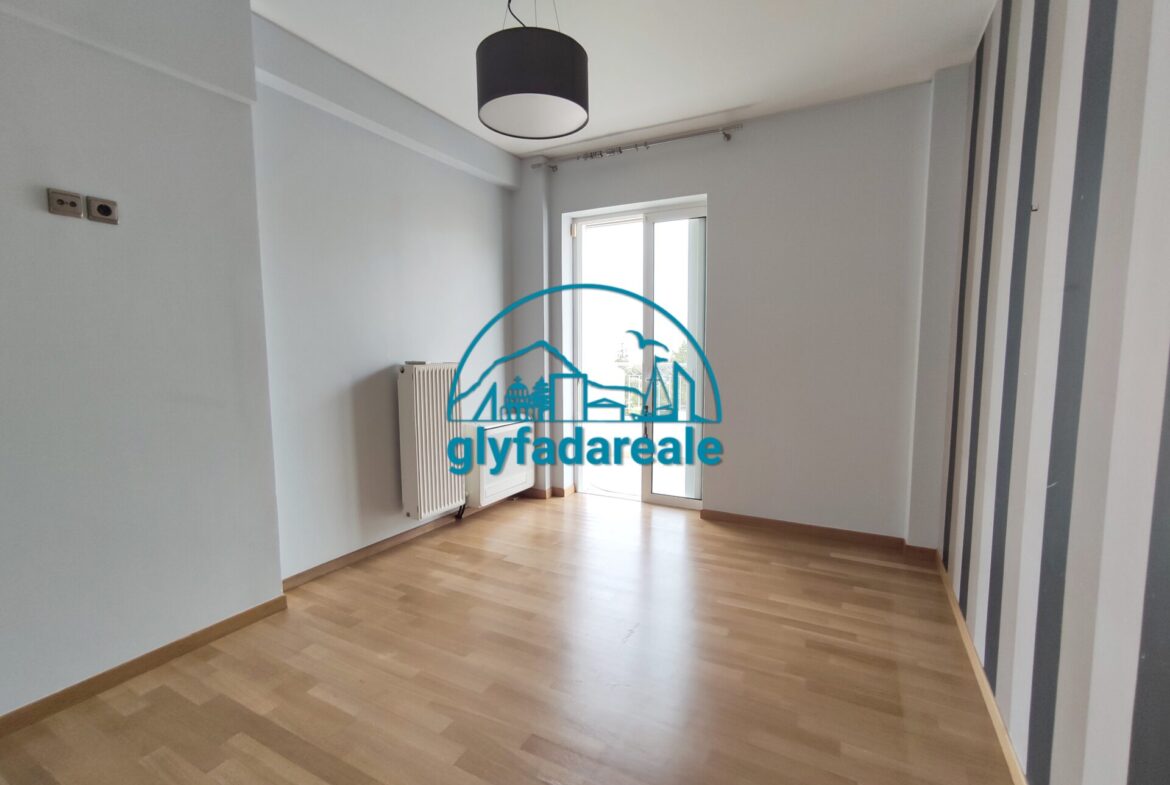 Voula, 135m² floor apartment with seaview