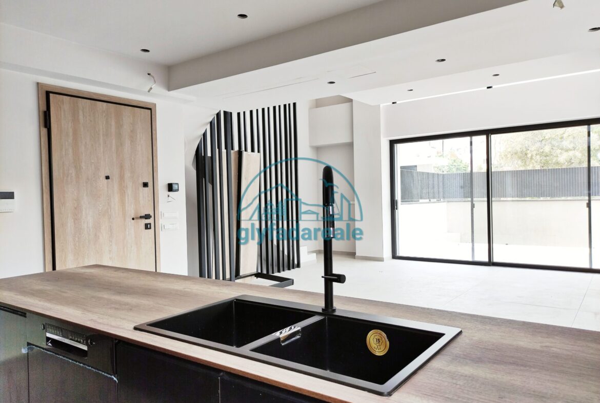 Voula (Asklipieio) Contemporary 3-Level Maisonette (174sqm) – Steps from the Athenian Riviera sea side.