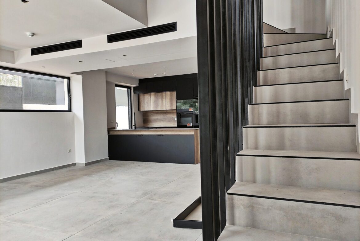 Voula (Asklipieio) Contemporary 3-Level Maisonette (174sqm) – Steps from the Athenian Riviera sea side.