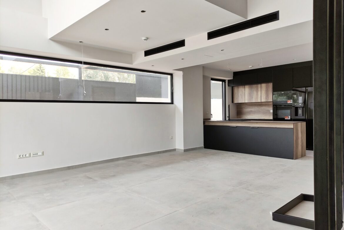 Voula (Asklipieio) Contemporary 3-Level Maisonette (174sqm) – Steps from the Athenian Riviera sea side.