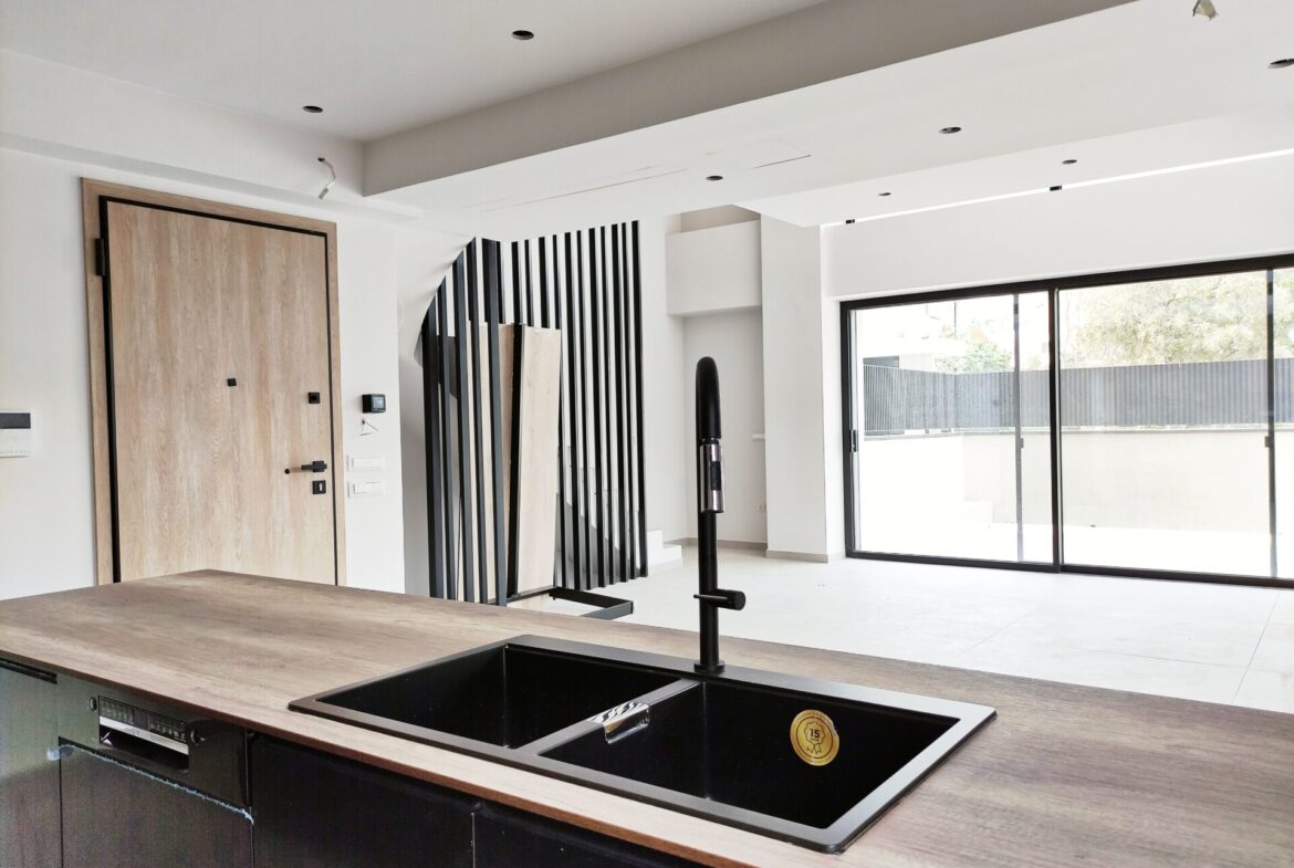 Voula (Asklipieio) Contemporary 3-Level Maisonette (174sqm) – Steps from the Athenian Riviera sea side.