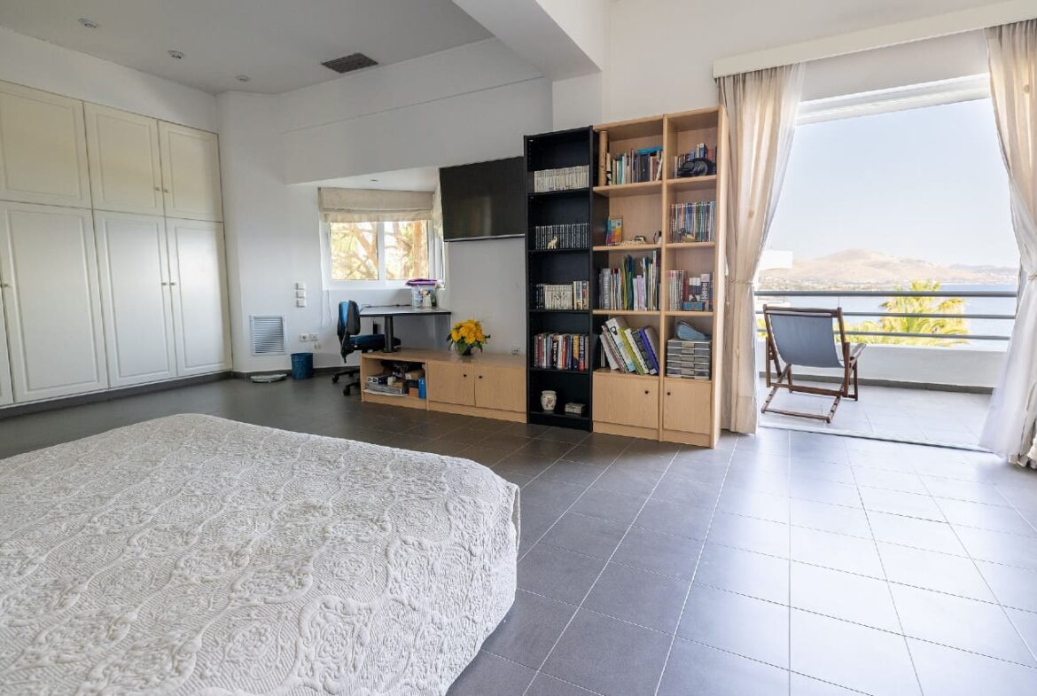 Lagonisi, Two Villas on a land of 4,000m²