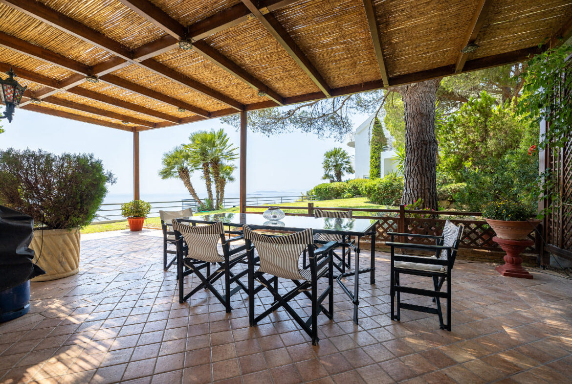Lagonisi, Two Villas on a land of 4,000m²