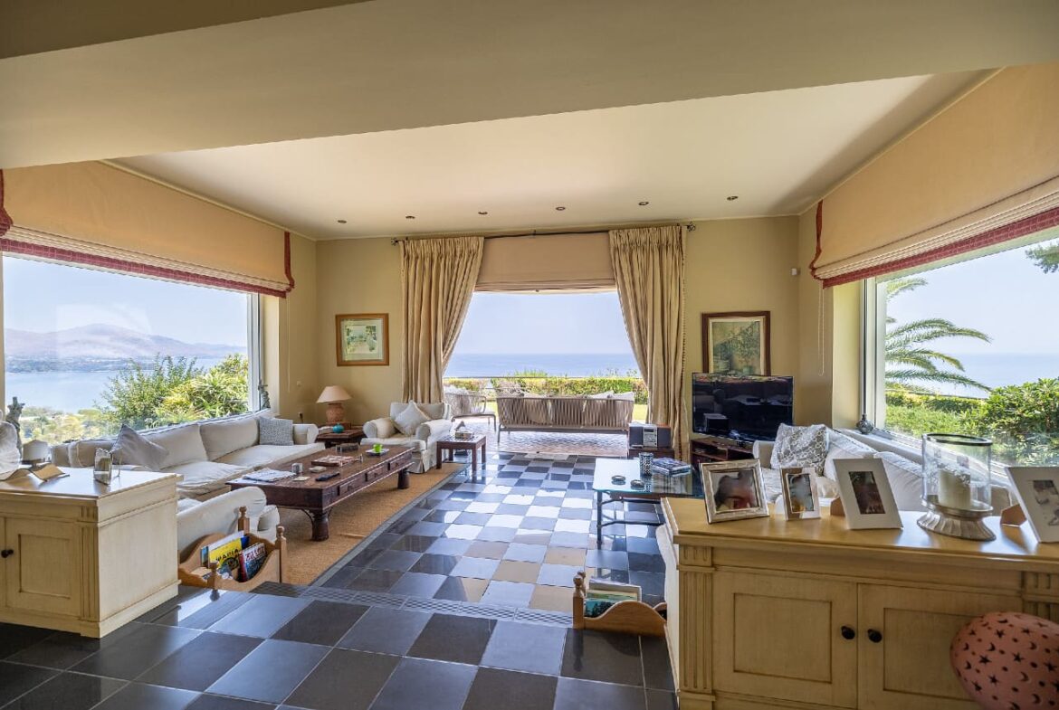 Lagonisi, Two Villas on a land of 4,000m²