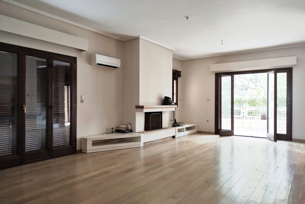 Elegant 3-Story Villa in prestigious Voula – 260m²