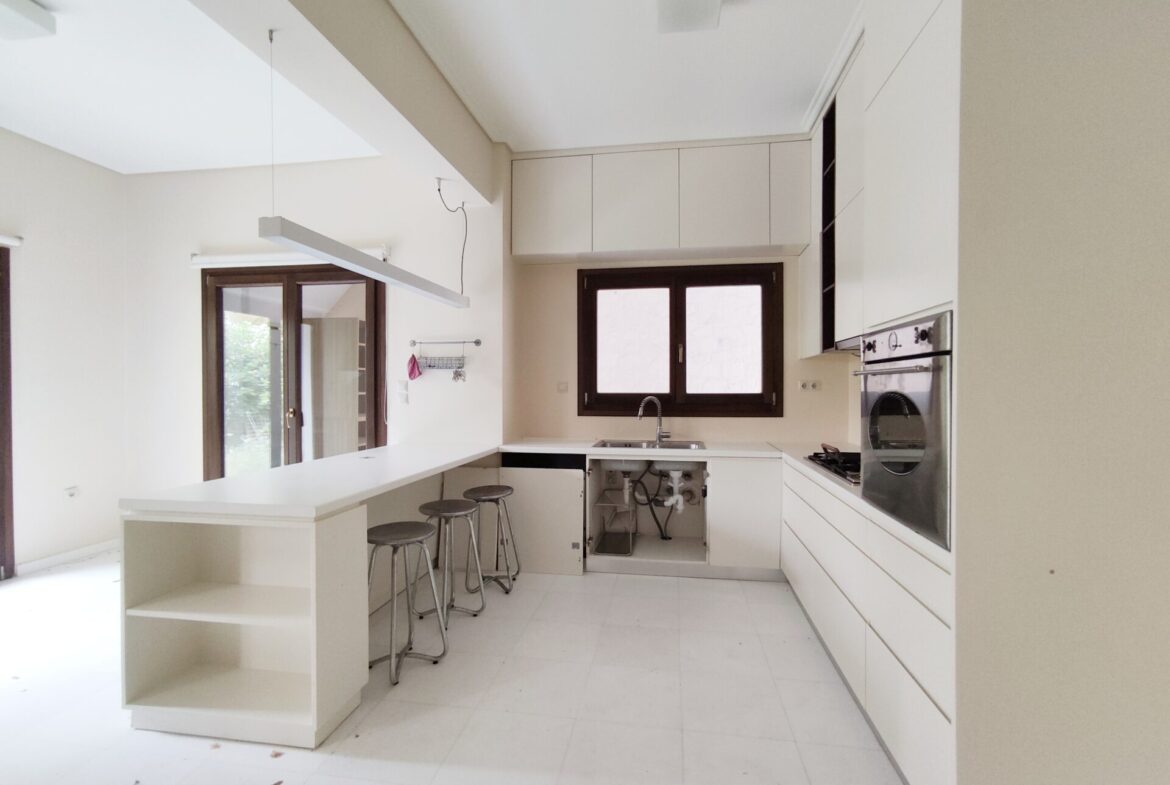 Elegant 3-Story Villa in prestigious Voula – 260m²