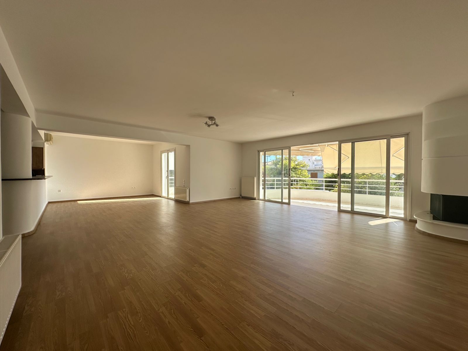 Voula center, elegant, one floor apartment of 170m2