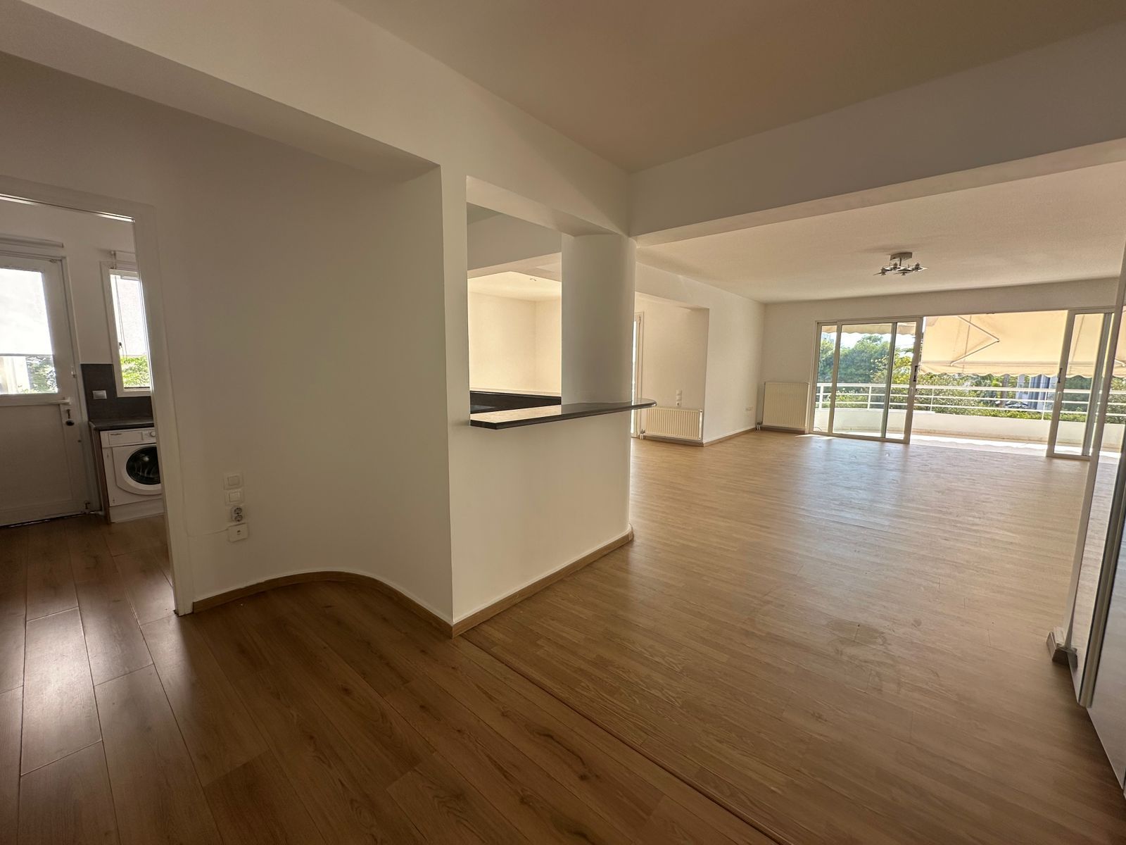 Voula center, elegant, one floor apartment of 170m2