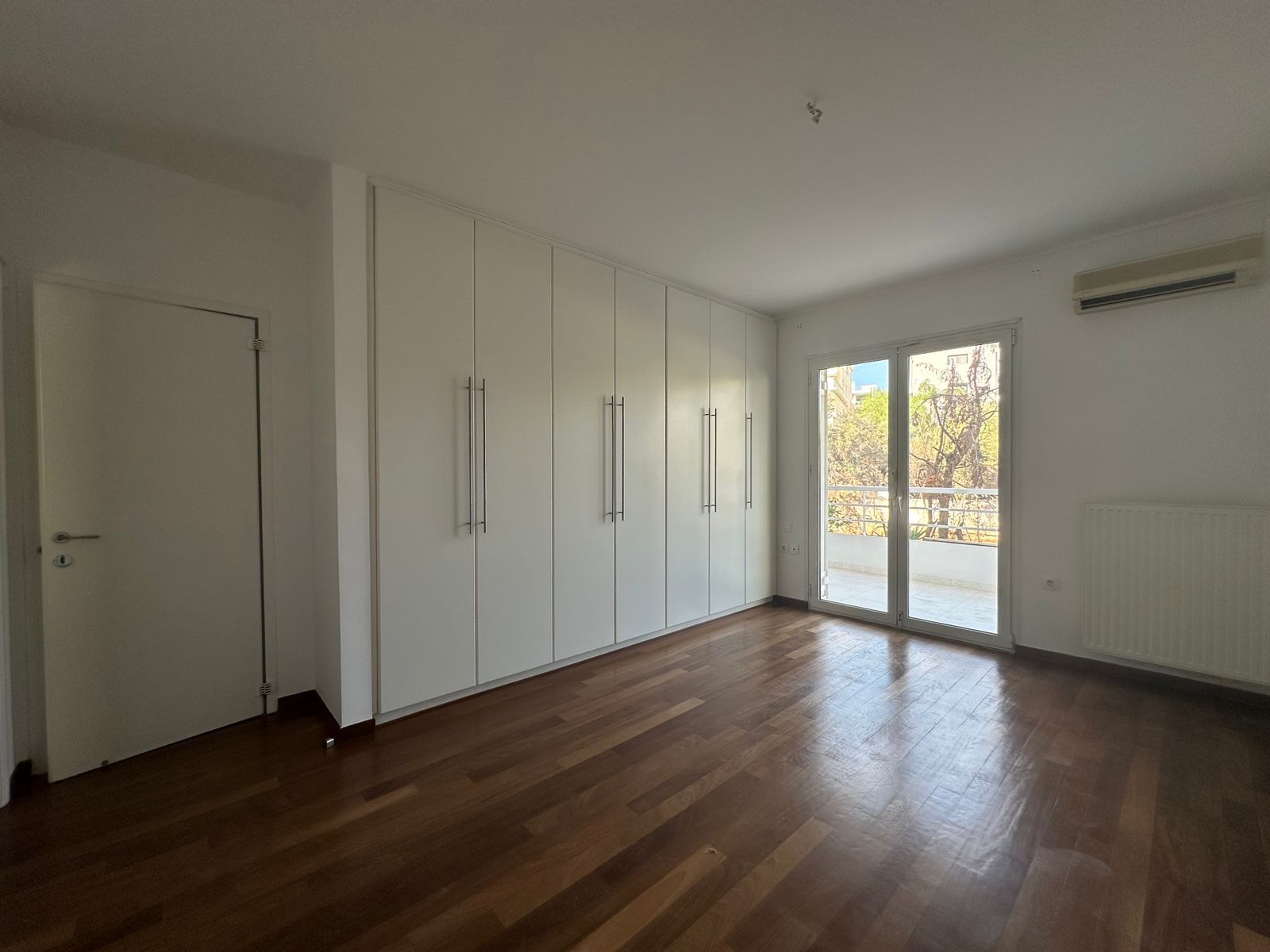 Voula center, elegant, one floor apartment of 170m2