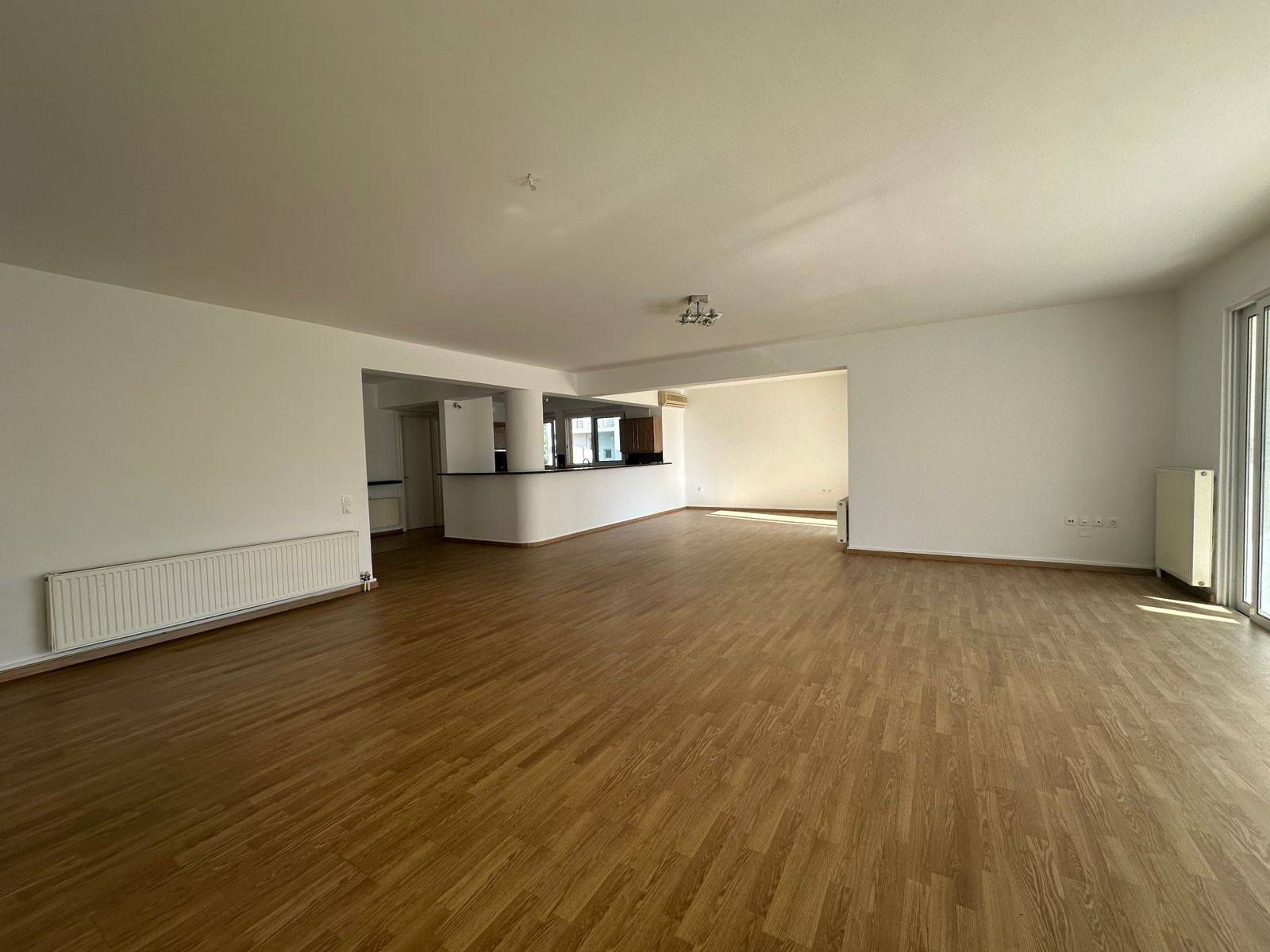 Voula center, elegant, one floor apartment of 170m2